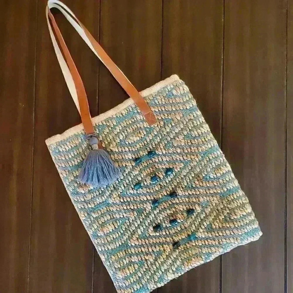 Purse with Apatite Crystals - Picture 1 of 2